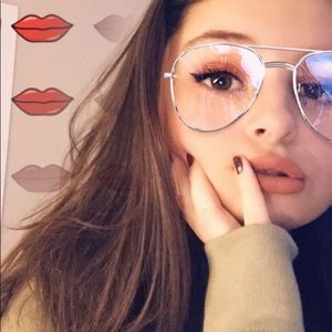 Meet your Posher, Kayley